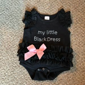 Ruffle dress, snap close